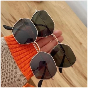 Suga Octagon Round Black Sunglass