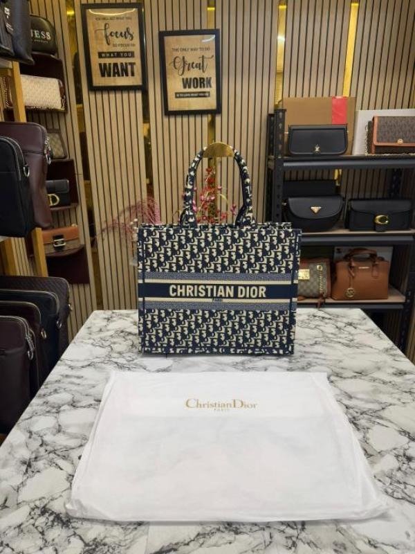 Christian Dior Handbag For Women (SZ216)