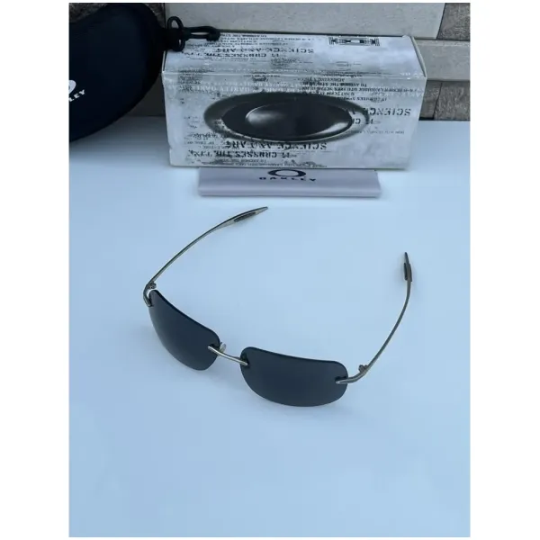 Stylish Oakley Sunglasses Silver Black (ETS27) - Image 4